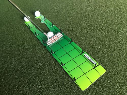 EyeLine Total Stroke Putting System trninkov golfov pomcka